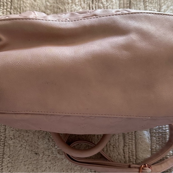 Women’s Loungefly loves Hello Kitty Purse - Picture 3 of 16